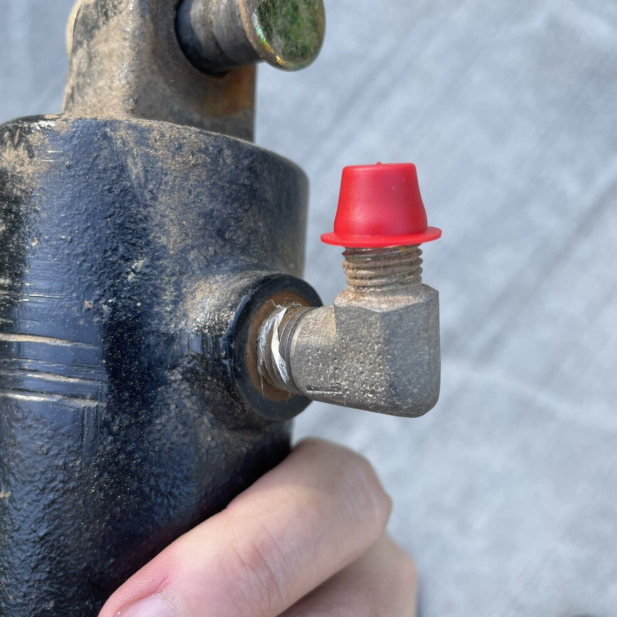 Kubota ZD21, ZD18 mower hydraulic deck lift cylinder assembly USED K3111-44950