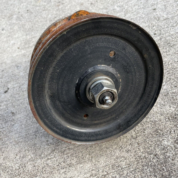 Kubota Mower Deck Spindle Pulley Assembly K5617-34510 K5221-71140
